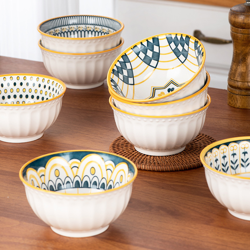 Set ceramic de veselă de masă cu boluri, farfurii și bețișoare într-o cutie cadou; logo personalizat; compatibil cu cuptorul cu microunde; stil nordic; finisaj sub glazură; ideal pentru petreceri acasă, inaugurări, nunți și zile de naștere