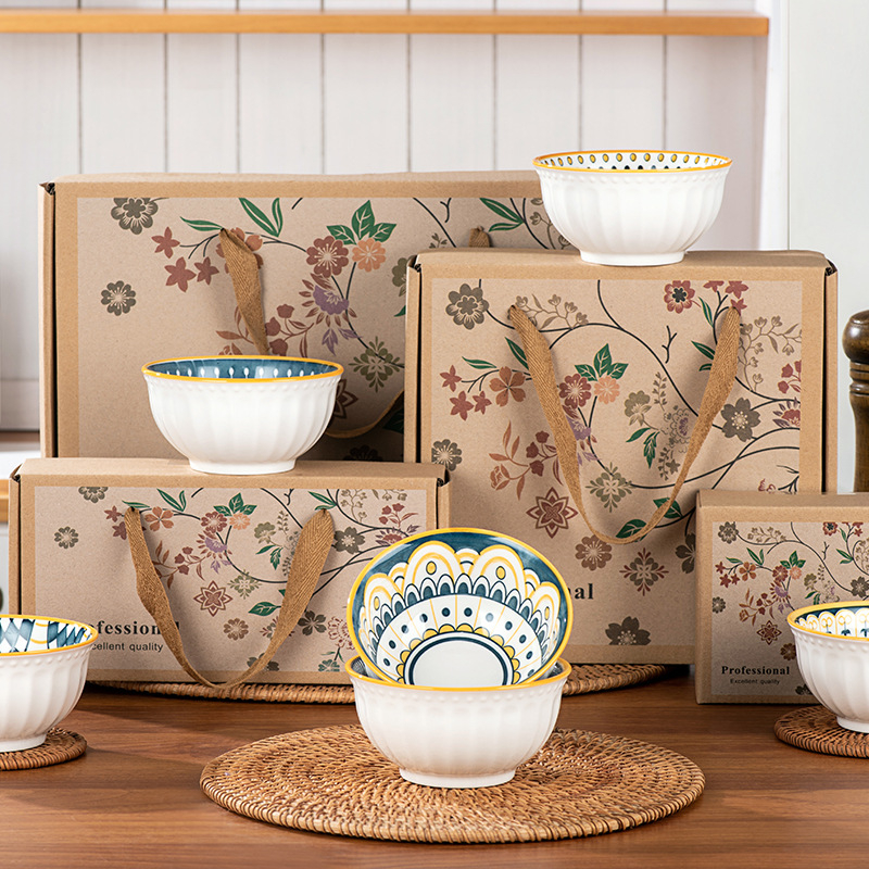 Set ceramic de veselă de masă cu boluri, farfurii și bețișoare într-o cutie cadou; logo personalizat; compatibil cu cuptorul cu microunde; stil nordic; finisaj sub glazură; ideal pentru petreceri acasă, inaugurări, nunți și zile de naștere