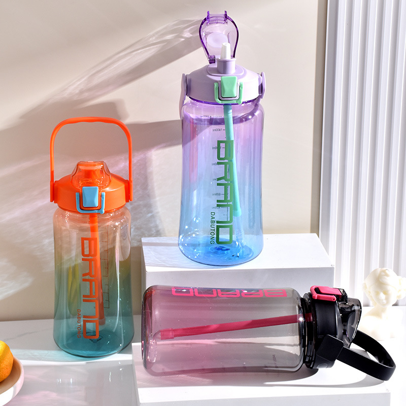 Sticlă de apă portabilă, 2000 ml, cu pai, pentru exterior, din plastic