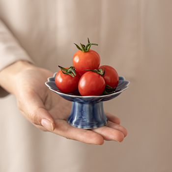 Farfurie mică cu picioruțe elegante pentru fructe, gustări și produse de patiserie – accesorii pentru ceremonia ceaiului