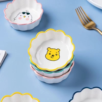 Farfurie ceramică desenată manual cu animale într-un stil drăguț – margine dantelată, pentru sosuri și gustări