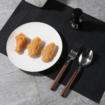 Műanyag tál steakhez és salátához kőmintázatú felülettel, nyugati stílusú vacsora-tányér, japán ihletésű dizájn