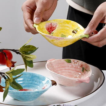 Farfurie ceramică pentru gustări și deserturi, pictură manuală subglazură cu motiv floral, formă neregulată, diametrul 15–16 cm, potrivită pentru cuptor cu microunde.
