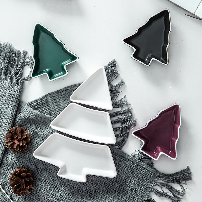 Platou ceramic în stil nordic cu design brad de Crăciun pentru gustări, deserturi și sosuri, formă neregulată