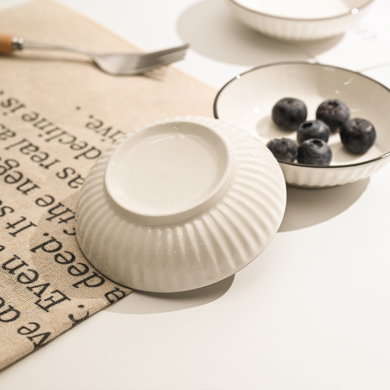 Vase ceramice elegante pentru sosuri, boluri mici pentru condimente, boluri japoneze pentru înmuiat, boluri pentru sos de soia și boluri mici pentru garnituri.