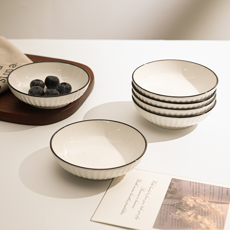 Vase ceramice elegante pentru sosuri, boluri mici pentru condimente, boluri japoneze pentru înmuiat, boluri pentru sos de soia și boluri mici pentru garnituri.