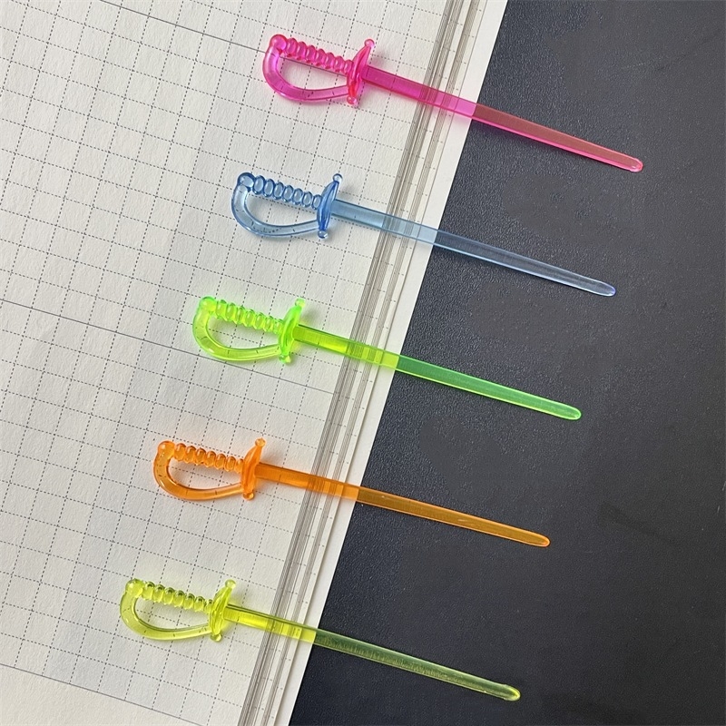 Furculițe din plastic pentru fructe, de unică folosință, ambalate individual, destinate magazinelor de fructe, vânzare en gros