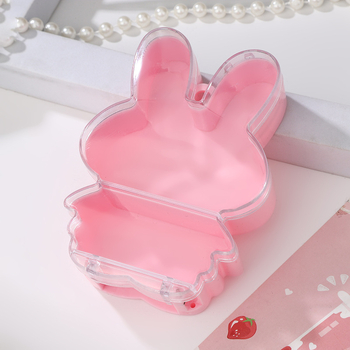 Cutie transparentă din plastic cu floare roz și iepuraș, capac rabatabil, compartimente pentru bijuterii și accesorii, design în stil castel