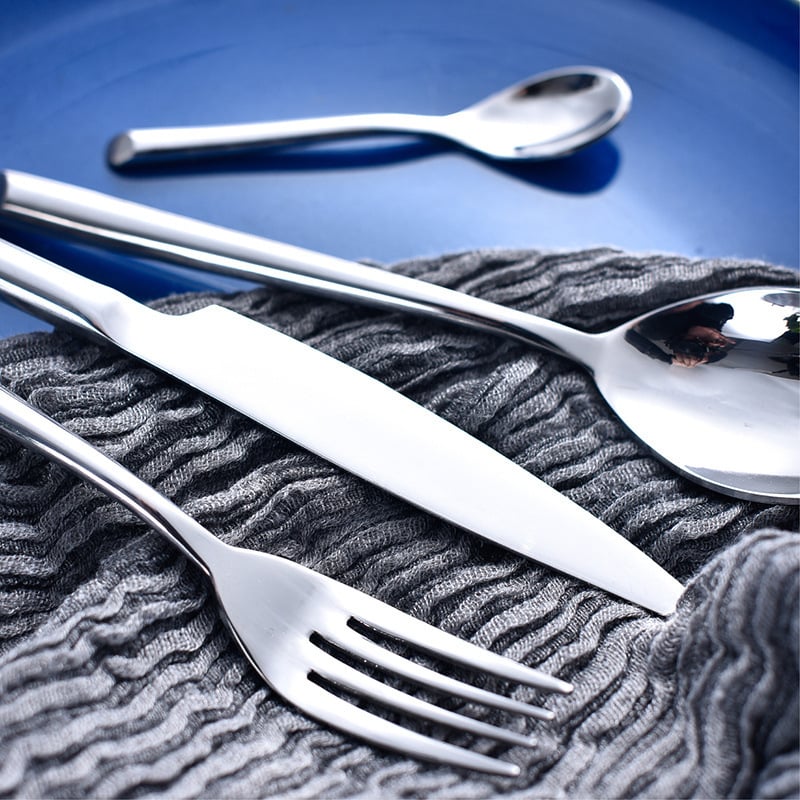 Set tacâmuri din oțel inoxidabil: cuțit pentru steak, furculițe, furculă pentru fructe, lingură de cafea și lingură de desert – design modern minimalist