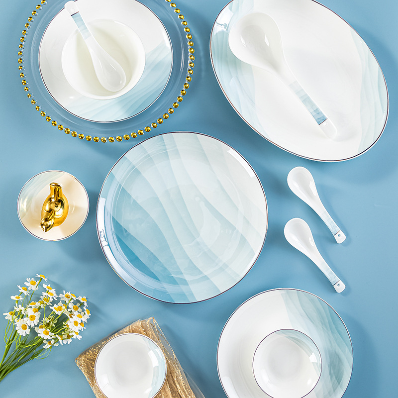Porcelanski set tanjura, zdjela i štapića, okrugli oblik, moderni minimalistički stil