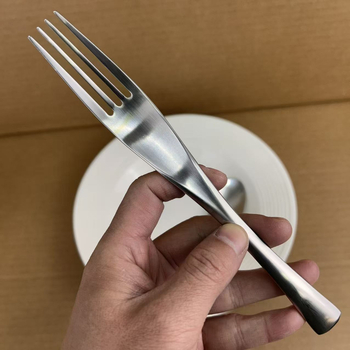 Vogue Ella 18/10 oțel inoxidabil – set tacâmuri occidentale: cuțit, furculițe și linguri, cuțit pentru steak, lingură de servire și lingură de supă