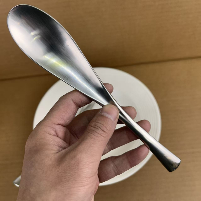 Vogue Ella 18/10 oțel inoxidabil – set tacâmuri occidentale: cuțit, furculițe și linguri, cuțit pentru steak, lingură de servire și lingură de supă