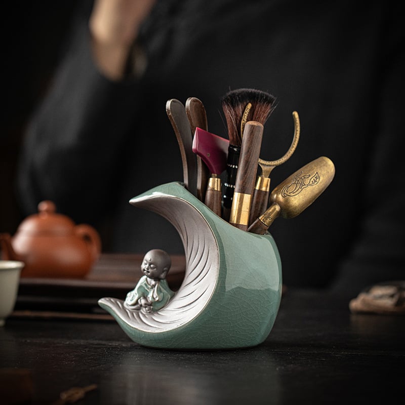 Set pentru ceremonia ceaiului: Şase Domni, accesorii Gongfu, set ceramic pentru ceai, clips pentru ceai din lemn ebony și răzuitor pentru ceai, design inspirat Zen
