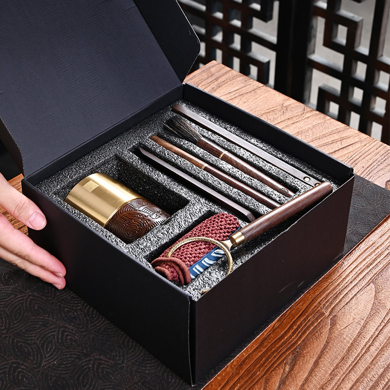 Set de ceremonie a ceaiului Six Gentlemen din lemn închis cu accesorii Kung Fu ceai: Clips pentru ceașcă, ac de ceai, linguriță, furculiță pentru ceașcă, cuțit de ceai, tub de ceai, prosop de ceai