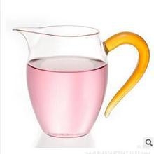 Pahar de ceai din sticlă borosilicată, cu mâner colorat și gură lungă pentru servire ceai