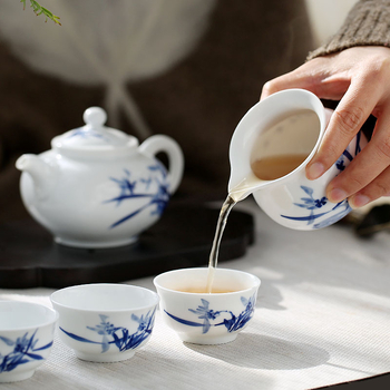 Ceașcă de ceai Jingdezhen din porțelan albastru‑alb, pictură manuală, ceramică, mică porție