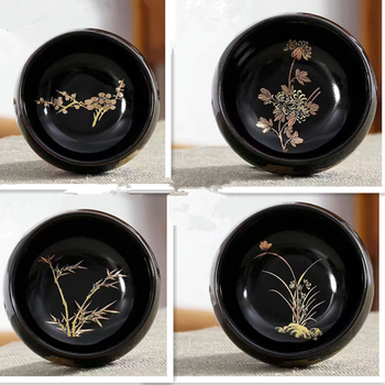 ceașcă de ceai ceramică lucrată manual, cu motiv peisaj: prune, orhidee, bambus și crizantemă; glazură neagră, ceașcă de meditație