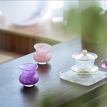 Set de ceai din sticlă cu glazură pastel – roz și alb, în stil chinezesc modern