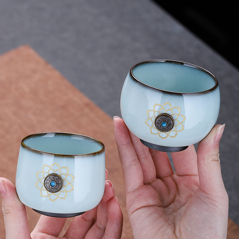 Ceașcă de ceai ceramică în stil chinezesc, cu pictură manuală aurie pe corp din fier