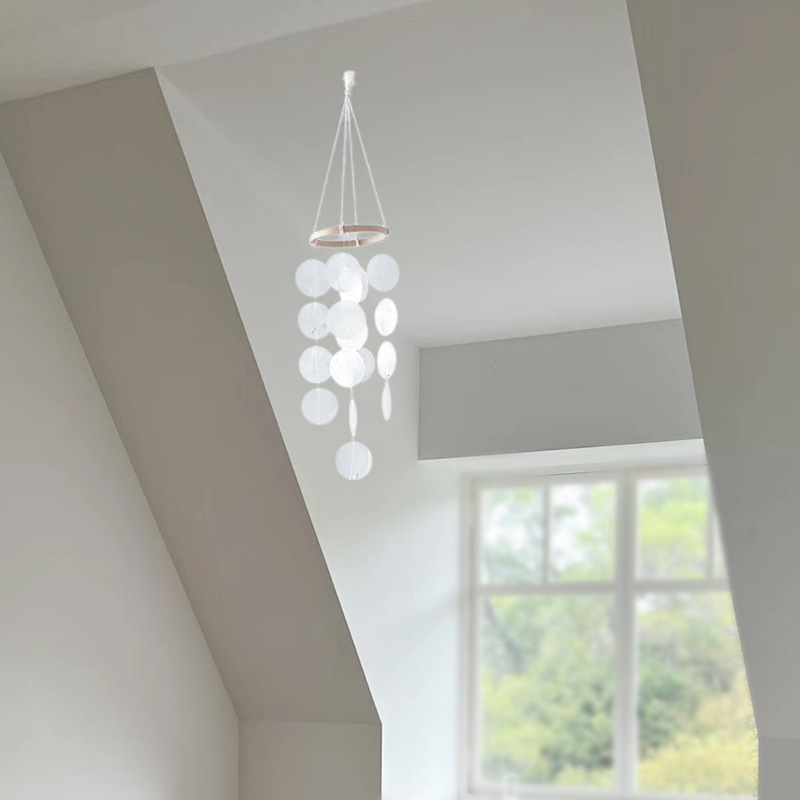 Zvončići od školjki za djevojke, sanjivi DIY školjka zvončići za prozore i balkone, bijeli minimalistički morski stil