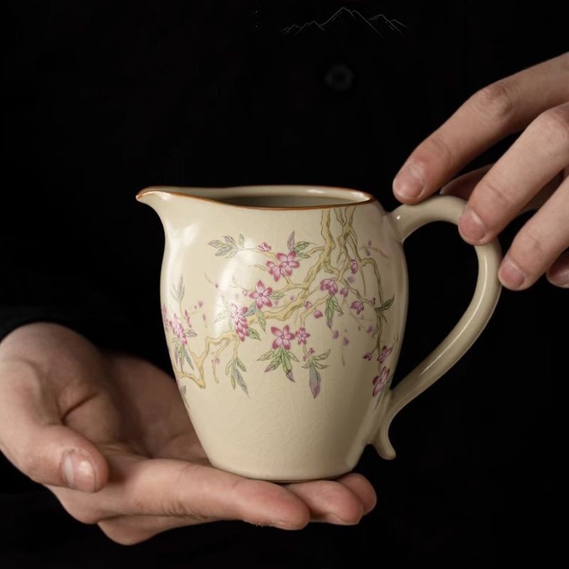 Set Gongfu de ceai bej din Ru kiln — serviciu ceramic cu ceșcuță de echilibru, tavă de ceai și separator de ceai pentru uz casnic