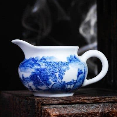 Ceșcă porțelan albastru-alb, pictată manual, Jingdezhen, cu peisaj, pentru set de ceai Kung Fu