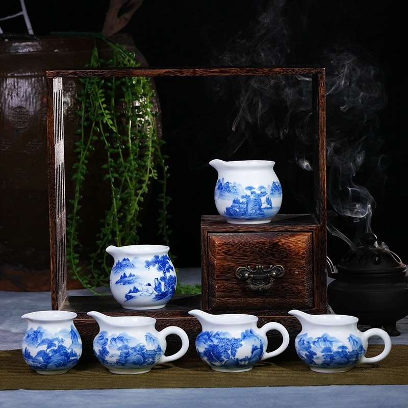 Ceșcă porțelan albastru-alb, pictată manual, Jingdezhen, cu peisaj, pentru set de ceai Kung Fu