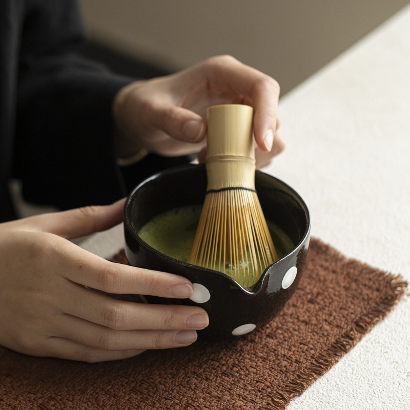 Set japonez pentru matcha: bol pentru matcha cu tel din bambus, bol de împărțire și accesorii pentru ceremonia ceaiului