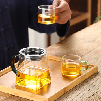 Cana pătrată din sticlă borosilicată pentru ceai, cu filtru integrat și separare ceai-apă
