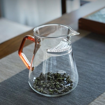 Ceainic din sticlă rezistentă la căldură, în formă de semilună, cu filtru încorporat și separator pentru ceai verde
