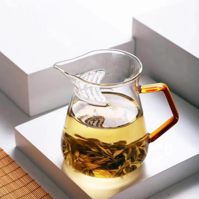 Ceainic din sticlă rezistentă la căldură, în formă de semilună, cu filtru încorporat și separator pentru ceai verde