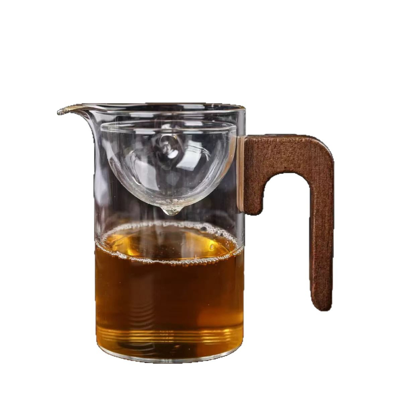 Carafă de ceai din sticlă borosilicată, cu mâner lateral din lemn de piersic și filtru integrat pentru prepararea ceaiului acasă