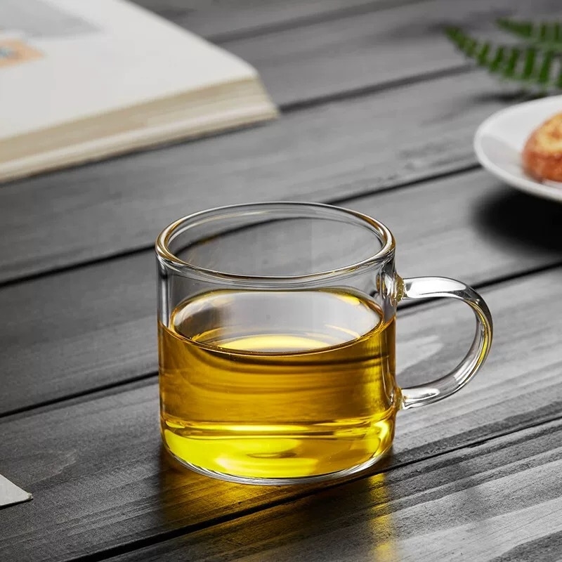 Carafă de ceai din sticlă borosilicată, cu mâner lateral din lemn de piersic și filtru integrat pentru prepararea ceaiului acasă