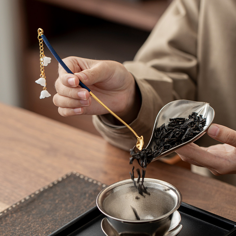 Set din două piese din titan pur, lingură de ceai cu petale de lotus și amestecător, stil vintage pentru degustare și împărtășire de ceai