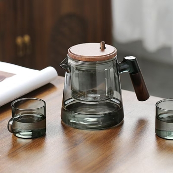 Ceainic din sticlă borosilikat, rezistent la temperaturi înalte, cu sistem de separare ceai-apă printr-un singur buton, design modern minimalist
