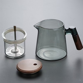 Ceainic din sticlă borosilikat, rezistent la temperaturi înalte, cu sistem de separare ceai-apă printr-un singur buton, design modern minimalist