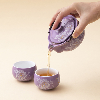 Ceainic ceramic mov cu mâner de prindere, parte a setului de ceai Kung Fu, cutie cadou