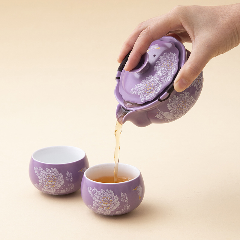 Ceainic ceramic mov cu mâner de prindere, parte a setului de ceai Kung Fu, cutie cadou