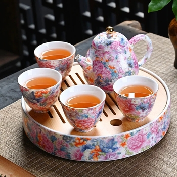 Ceainic din porțelan emailat în nuanțe pastel cu motiv floral – set Gongfu premium pentru uz casnic, cu cești