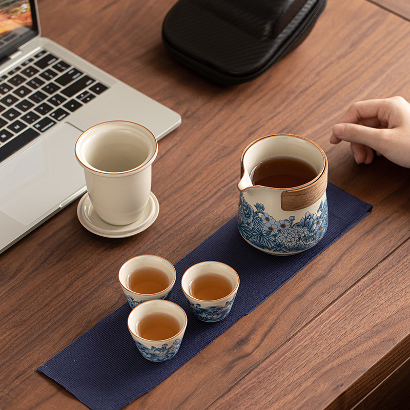 Set ceai de voiaj bej Ru Kiln: o oală, trei cești, infuzor de ceai portabil pentru exterior cu filtru, geantă de călătorie.