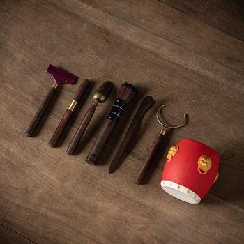 Set de ceremonii ceaiului cu tambur roșu creativ – Șase Domni ai Ceremoniei Ceaiului: recipiente pentru ceai, borcan de ceai cu capac și scrumieră