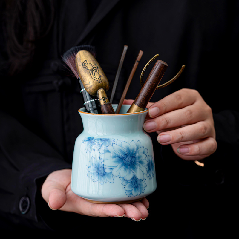 Set ceramic pentru ceremonia ceaiului cu șase domni, decor albastru-alb pictat manual, stil Zen vintage, include cuțitul pentru ceai și perie de întreținere a ceainicului, mic
