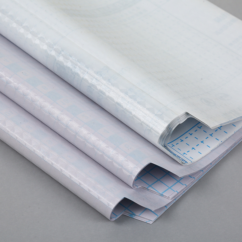 Set complet de huse autoadezive transparente cu aspect mat, rezistente la apă, pentru ciclul primar și gimnazial; dimensiuni: mare 35x47 cm, mediu 30x43 cm, mic 25x34 cm