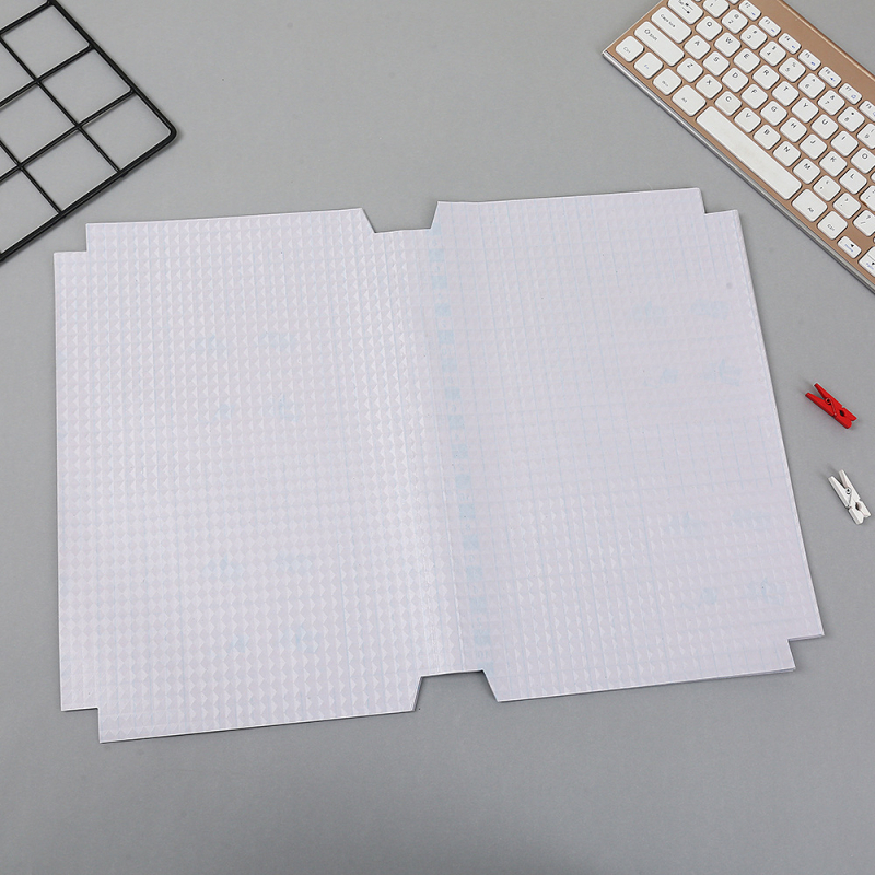Set complet de huse autoadezive transparente cu aspect mat, rezistente la apă, pentru ciclul primar și gimnazial; dimensiuni: mare 35x47 cm, mediu 30x43 cm, mic 25x34 cm