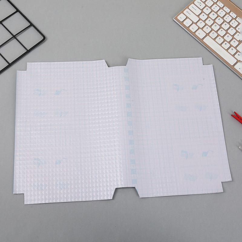 Set complet de huse autoadezive transparente cu aspect mat, rezistente la apă, pentru ciclul primar și gimnazial; dimensiuni: mare 35x47 cm, mediu 30x43 cm, mic 25x34 cm