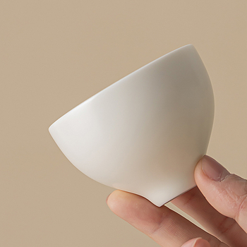 Set ceramic de ceai cu ceainic și ceașcă în cutie cadou, porțelan alb, stil modern minimalist