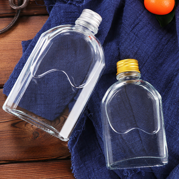 Prozirna staklena boca za liker, prazna; pogodna za liker, sokove i mliječni čaj; kapaciteti 100 ml, 200 ml, 250 ml, 350 ml i 500 ml.