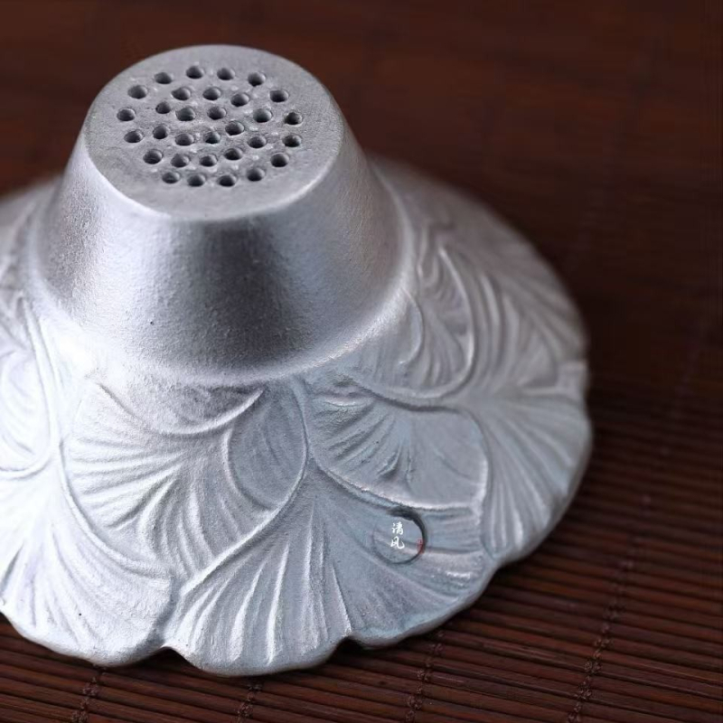 Infuzor de ceai mic, în formă de petală, cu suport pentru capac argintiu vintage, pentru ceremonia ceaiului