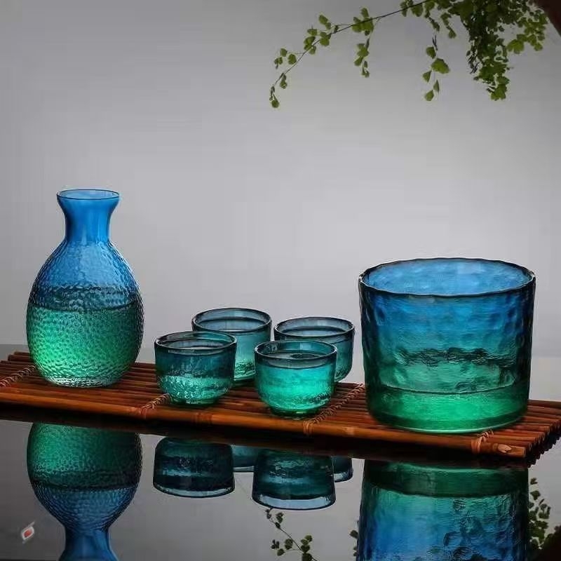 Set de sake în stil japonez, cu model ciocan, sticlă transparentă cu margine aurie, vas încălzitor și recipient pentru încălzire, 1–2 pahare mici, cutie cadou