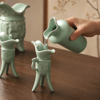 Set de vin din porțelan celadon, în stil chinezesc nou, cu pahare cu trei picioare și distribuitor vintage pentru încălzirea vinului